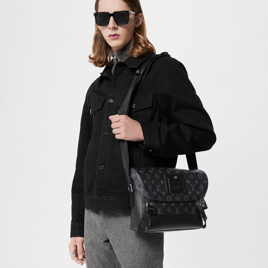 Voyager PM Messenger Bag