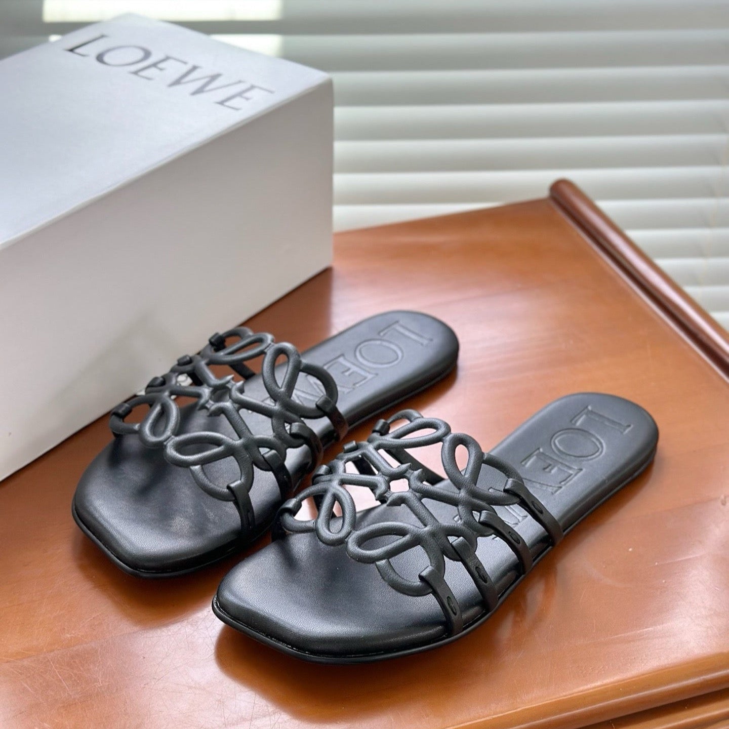 LOEWE - Petal Anagram slide in soft calfskin Black