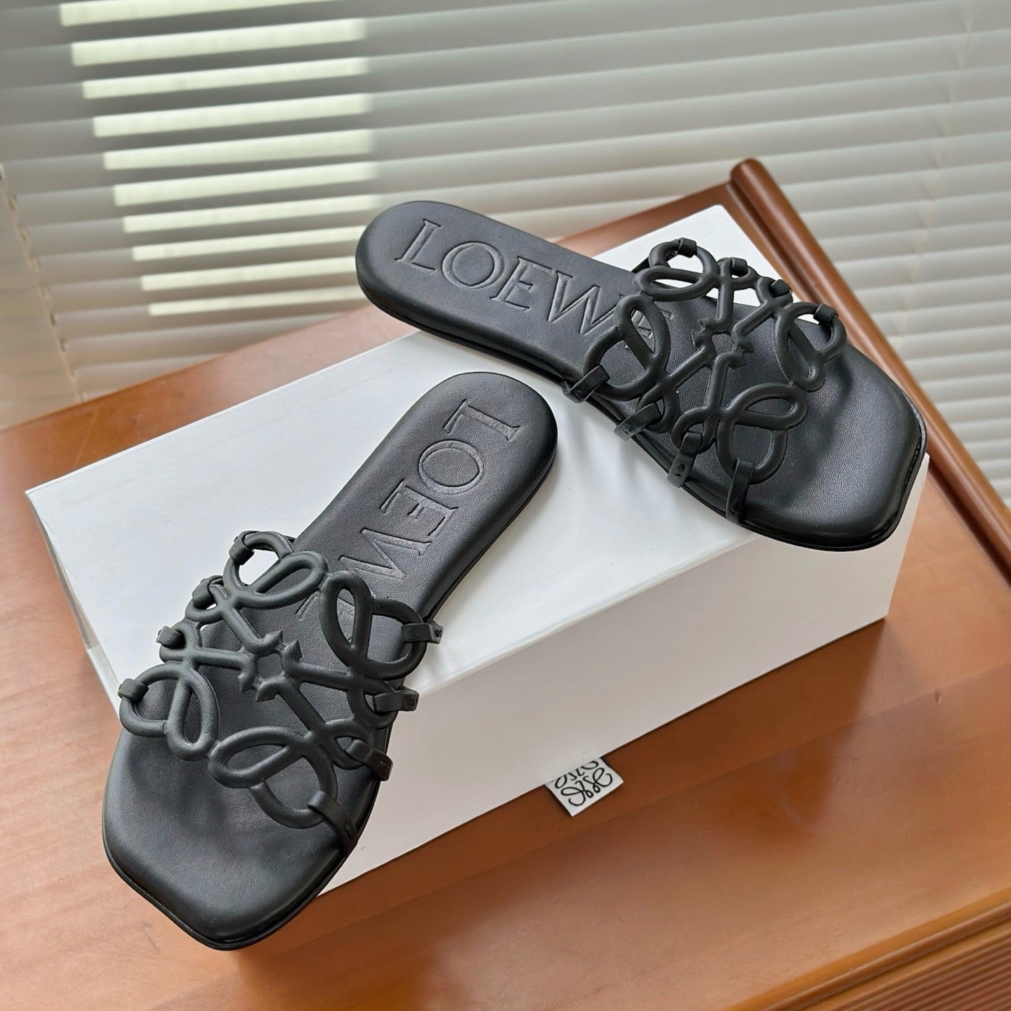 LOEWE - Petal Anagram slide in soft calfskin Black