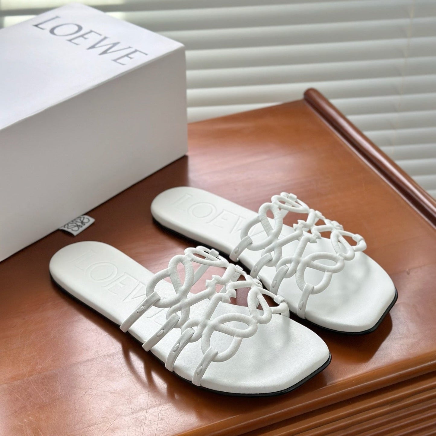 LOEWE - Petal Anagram slide in soft calfskin White