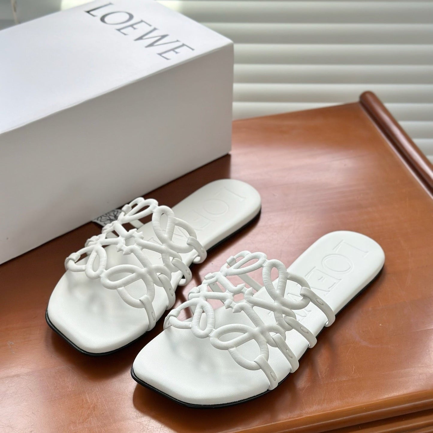 LOEWE - Petal Anagram slide in soft calfskin White