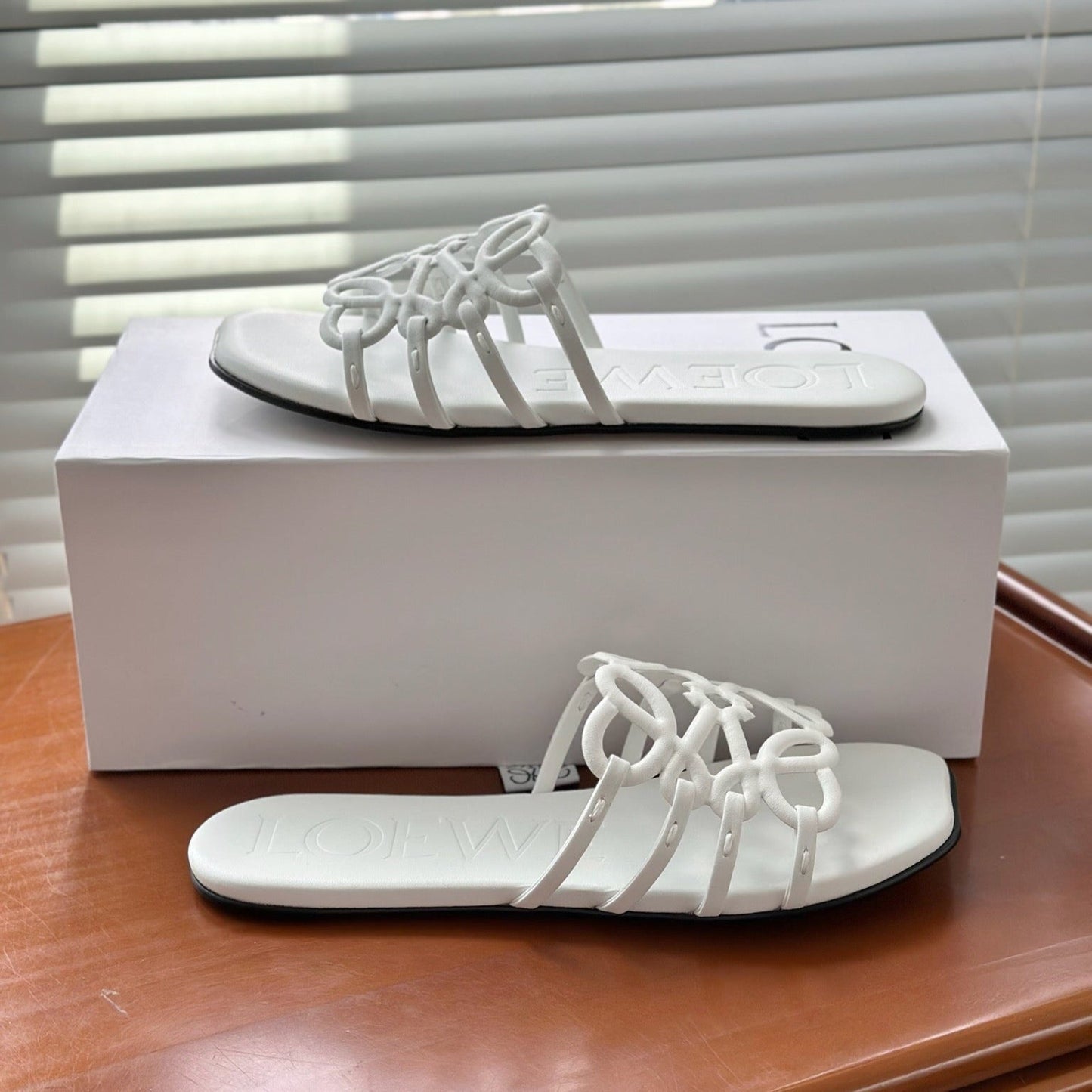 LOEWE - Petal Anagram slide in soft calfskin White