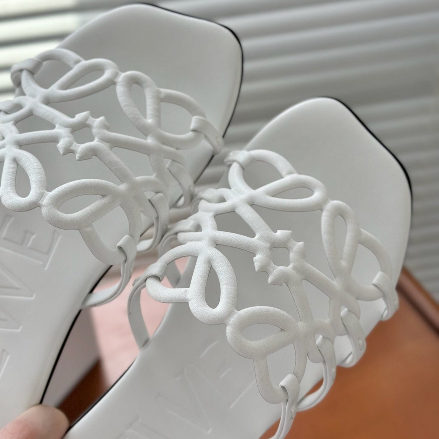 LOEWE - Petal Anagram slide in soft calfskin White