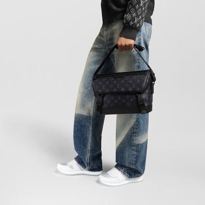 Voyager PM Messenger Bag