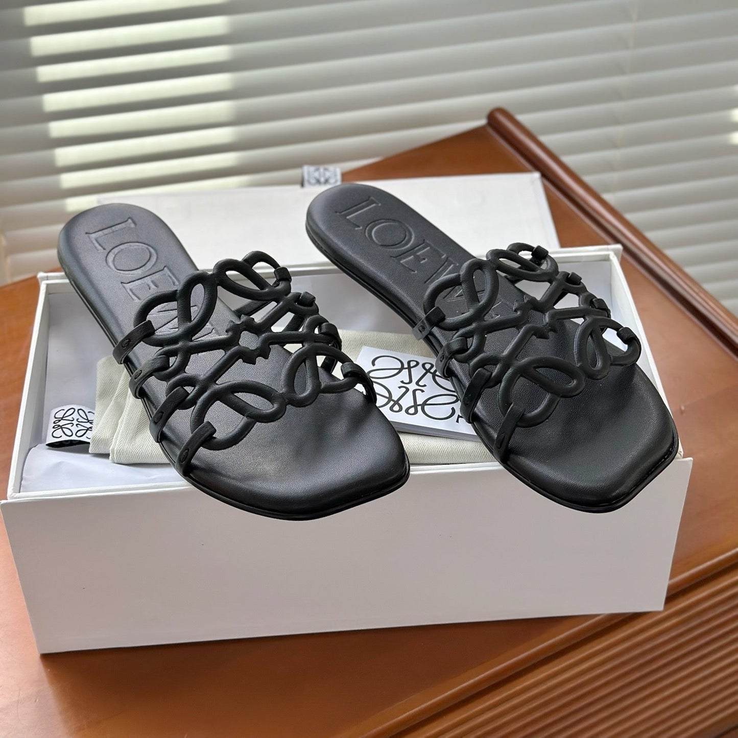 LOEWE - Petal Anagram slide in soft calfskin Black